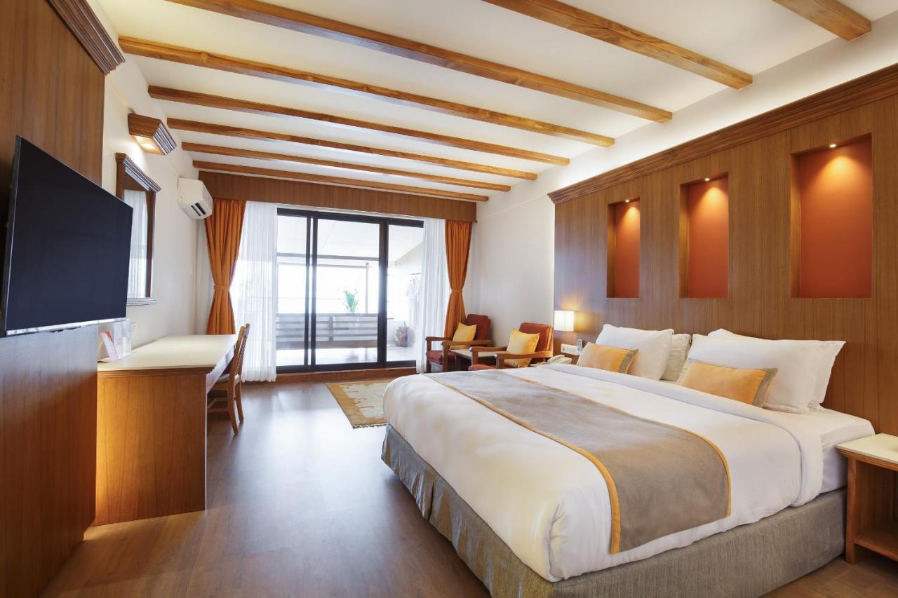 Junior Suite Heritage Wing with Private Balcony - 10% discount on Spa & 10% discount on Airport Transfer